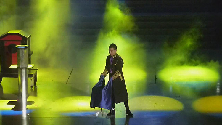 变幻魔术表演